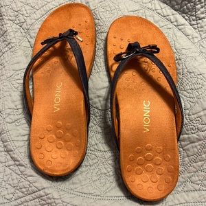 Vionic denim flip flops with bow